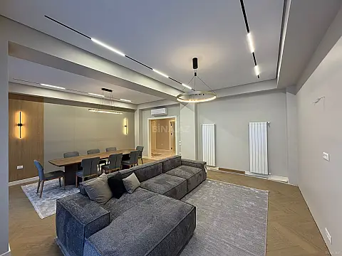 Kirayə verilir 5 otaqlı mənzil 220 m²