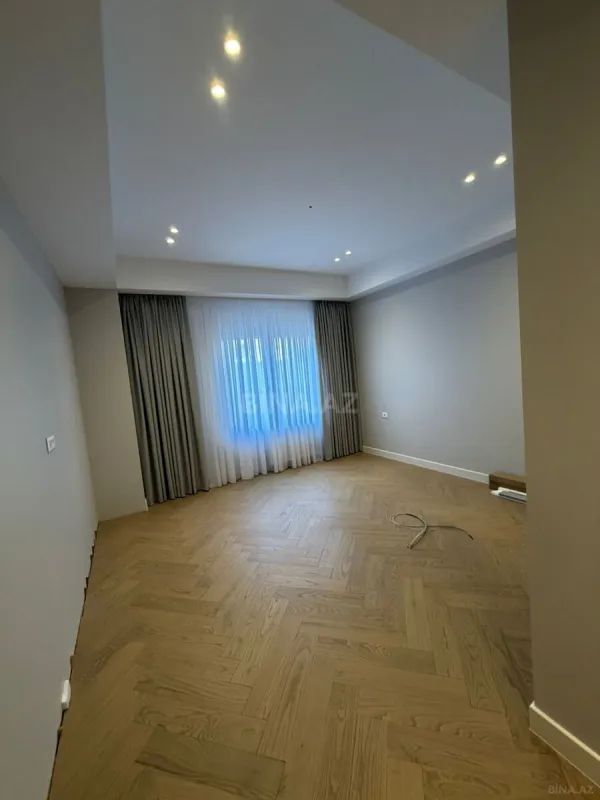 Kirayə verilir 5 otaqlı mənzil 220 m²
