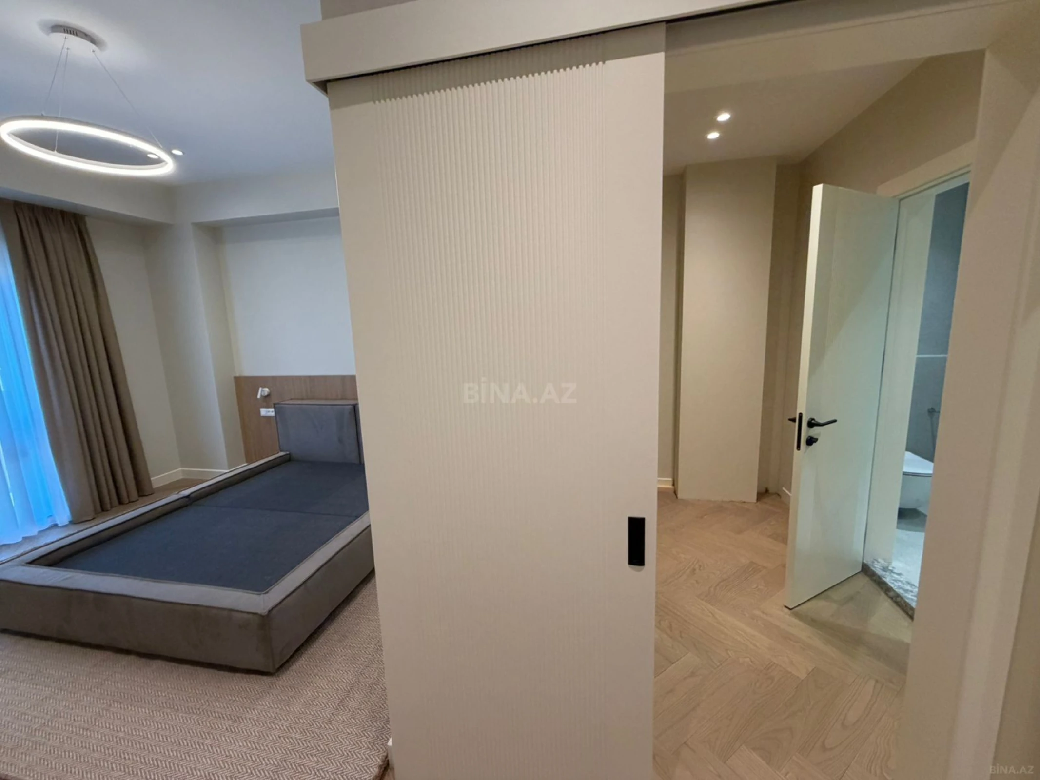 Kirayə verilir 5 otaqlı mənzil 220 m²