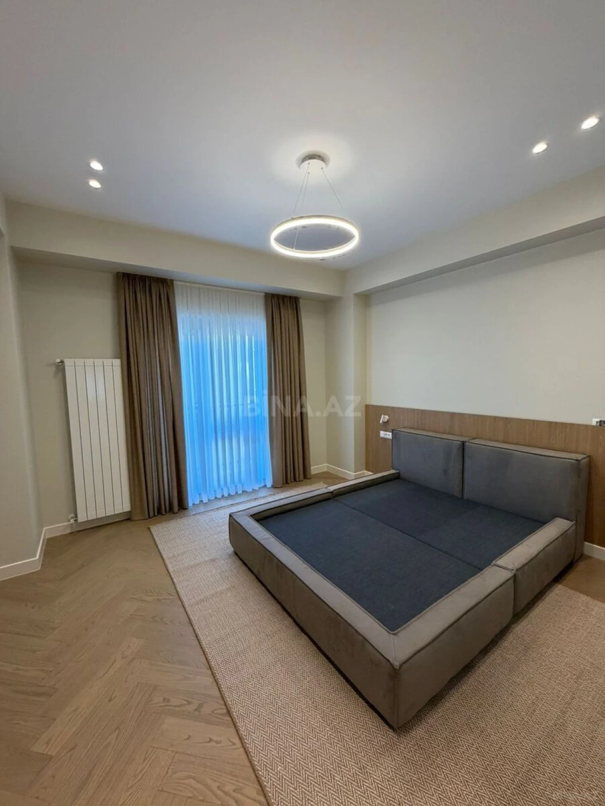 Kirayə verilir 5 otaqlı mənzil 220 m²