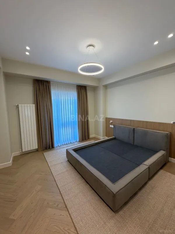 Kirayə verilir 5 otaqlı mənzil 220 m²