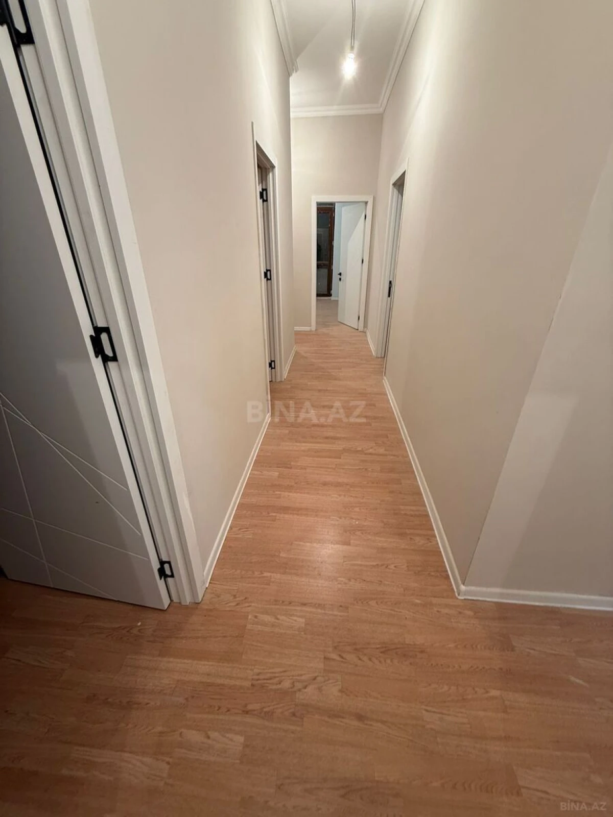 Satılır 4 otaqlı mənzil 128 m²