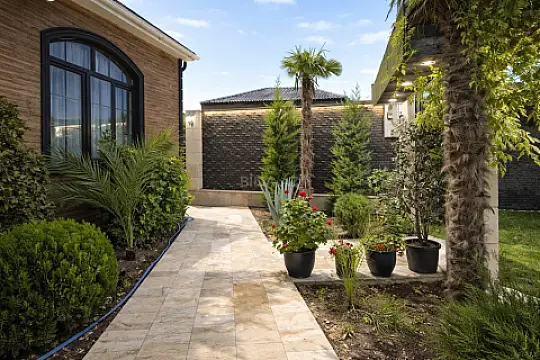 Satılır 5 otaqlı həyət evi 200 m²