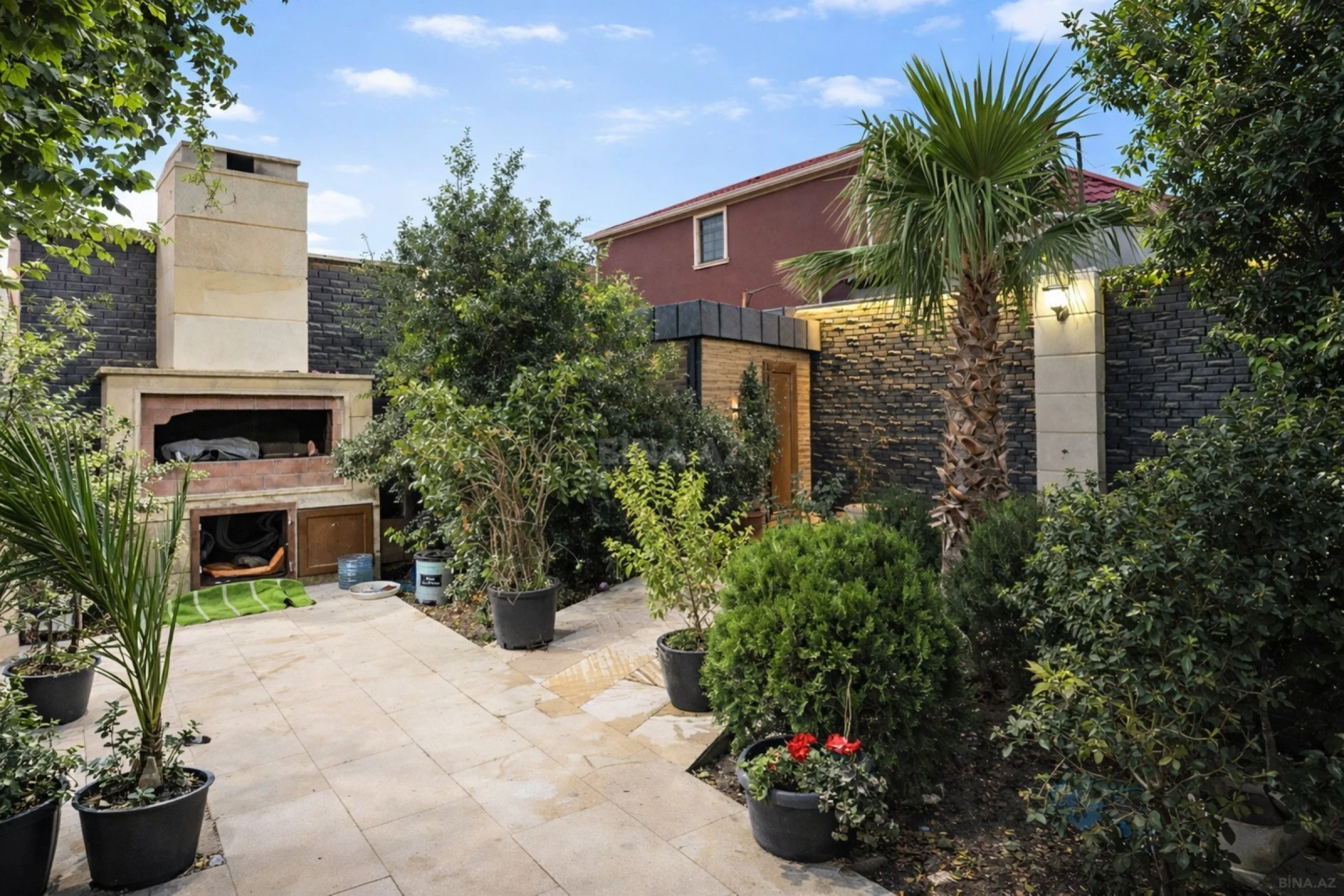 Satılır 5 otaqlı həyət evi 200 m²