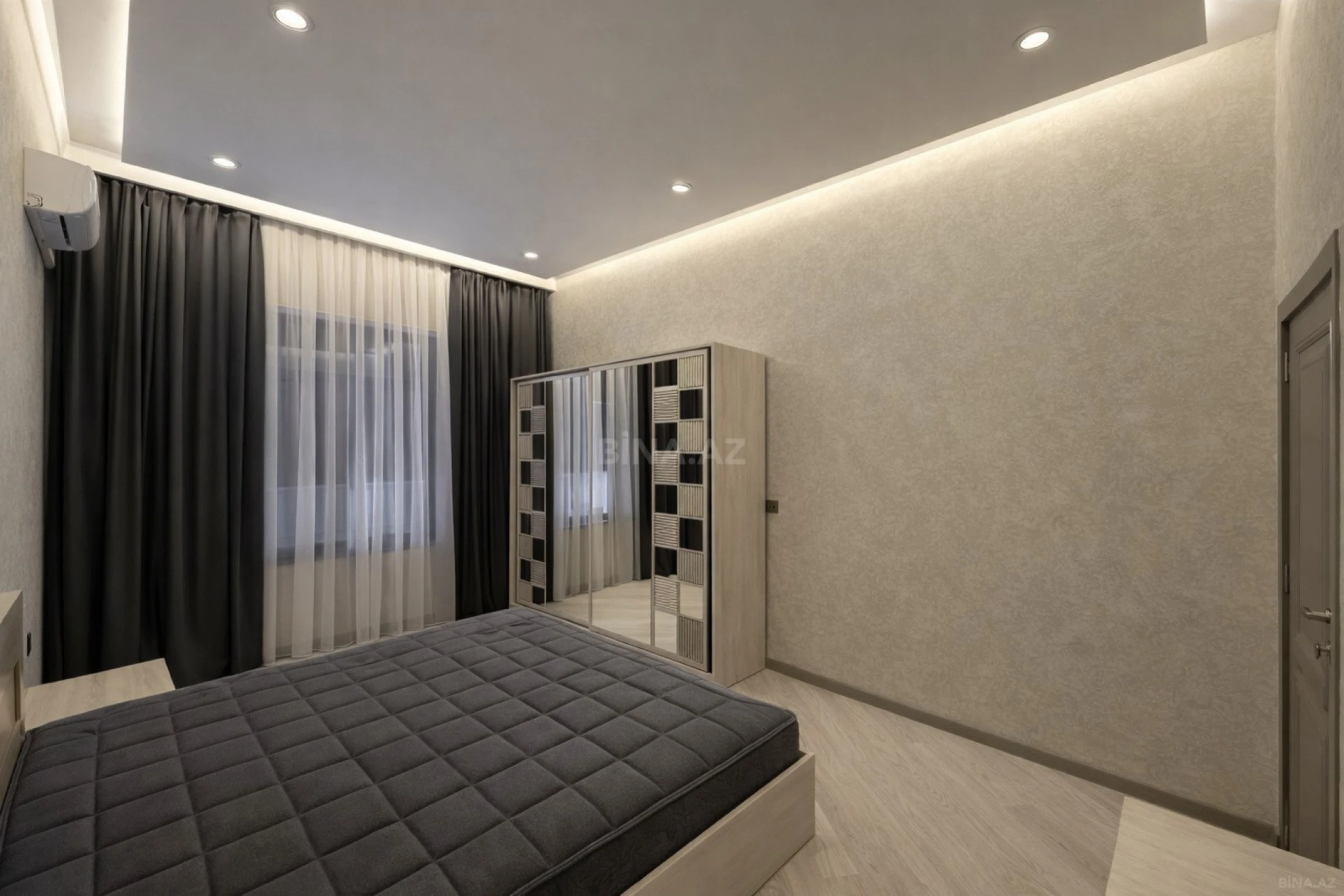 Satılır 5 otaqlı həyət evi 200 m²