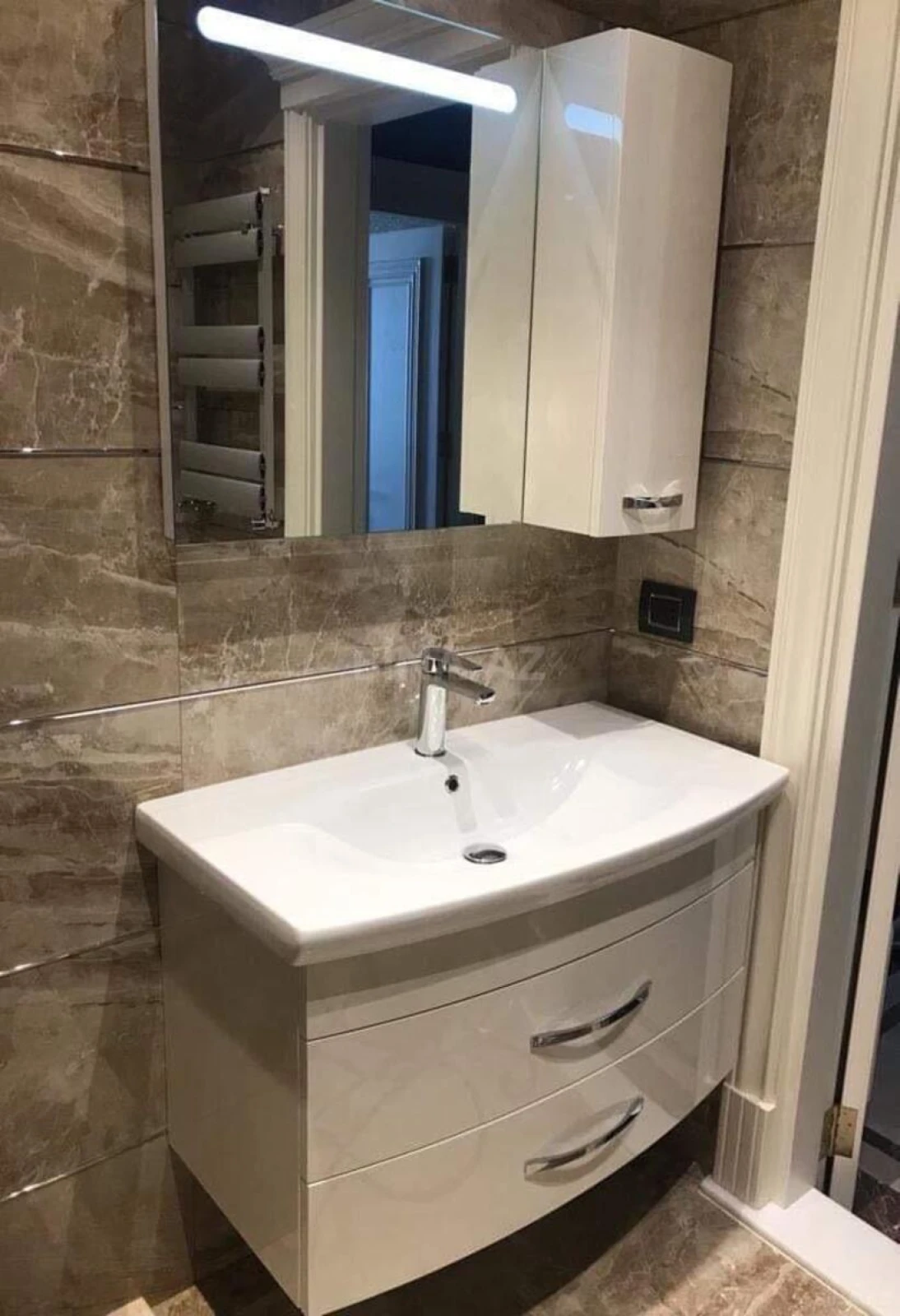 Satılır 2 otaqlı mənzil 113 m²