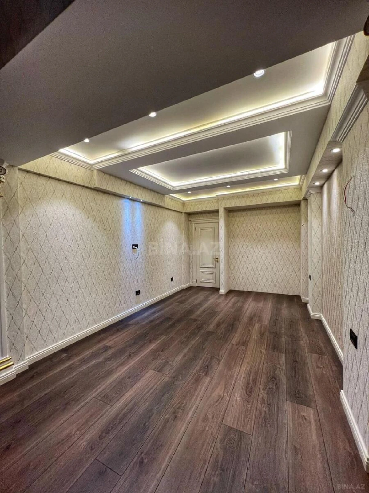 Satılır 2 otaqlı mənzil 113 m²