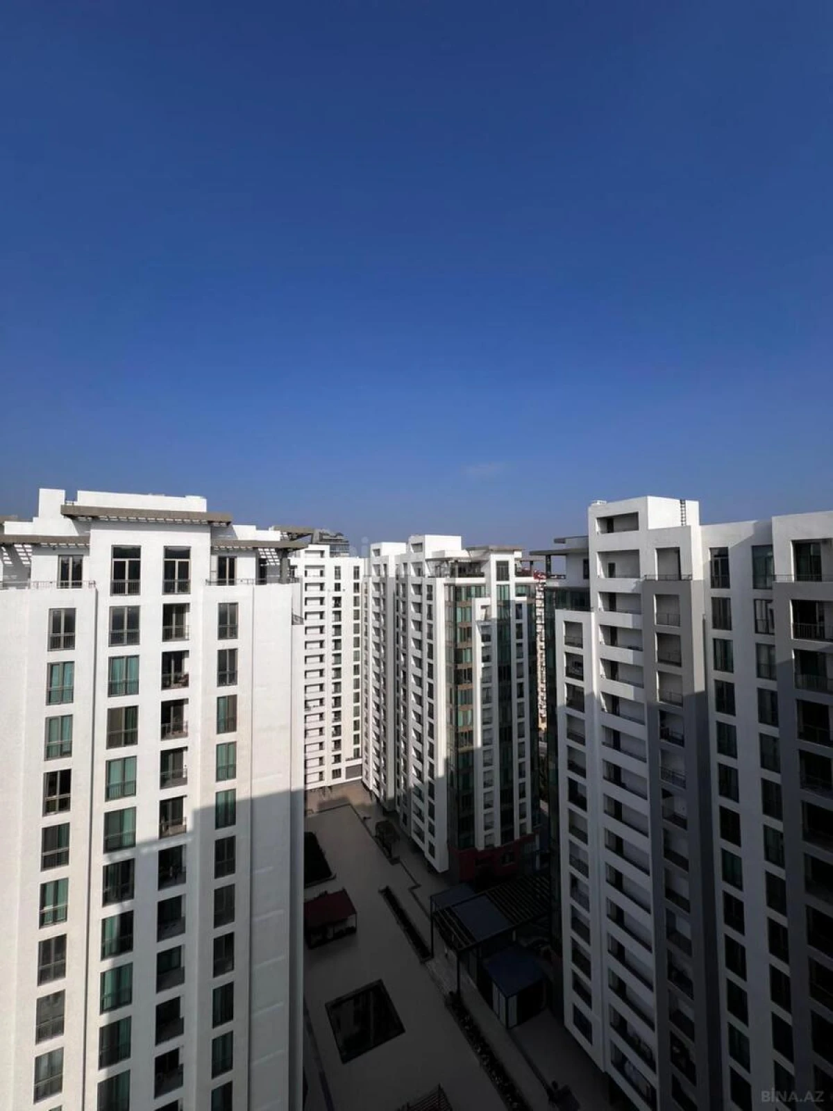 Satılır 5 otaqlı mənzil 280 m²
