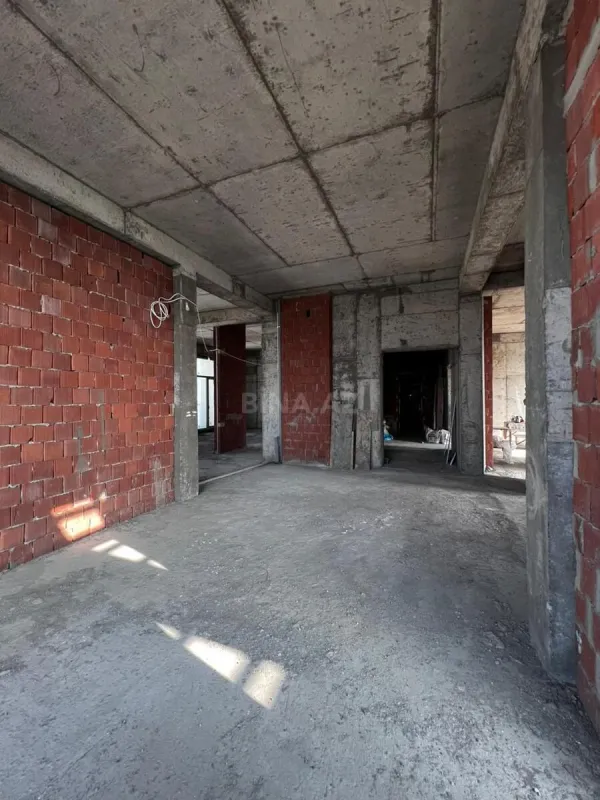 Satılır 5 otaqlı mənzil 280 m²