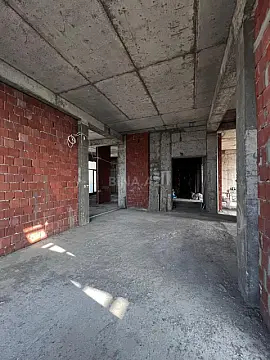 Satılır 5 otaqlı mənzil 280 m²