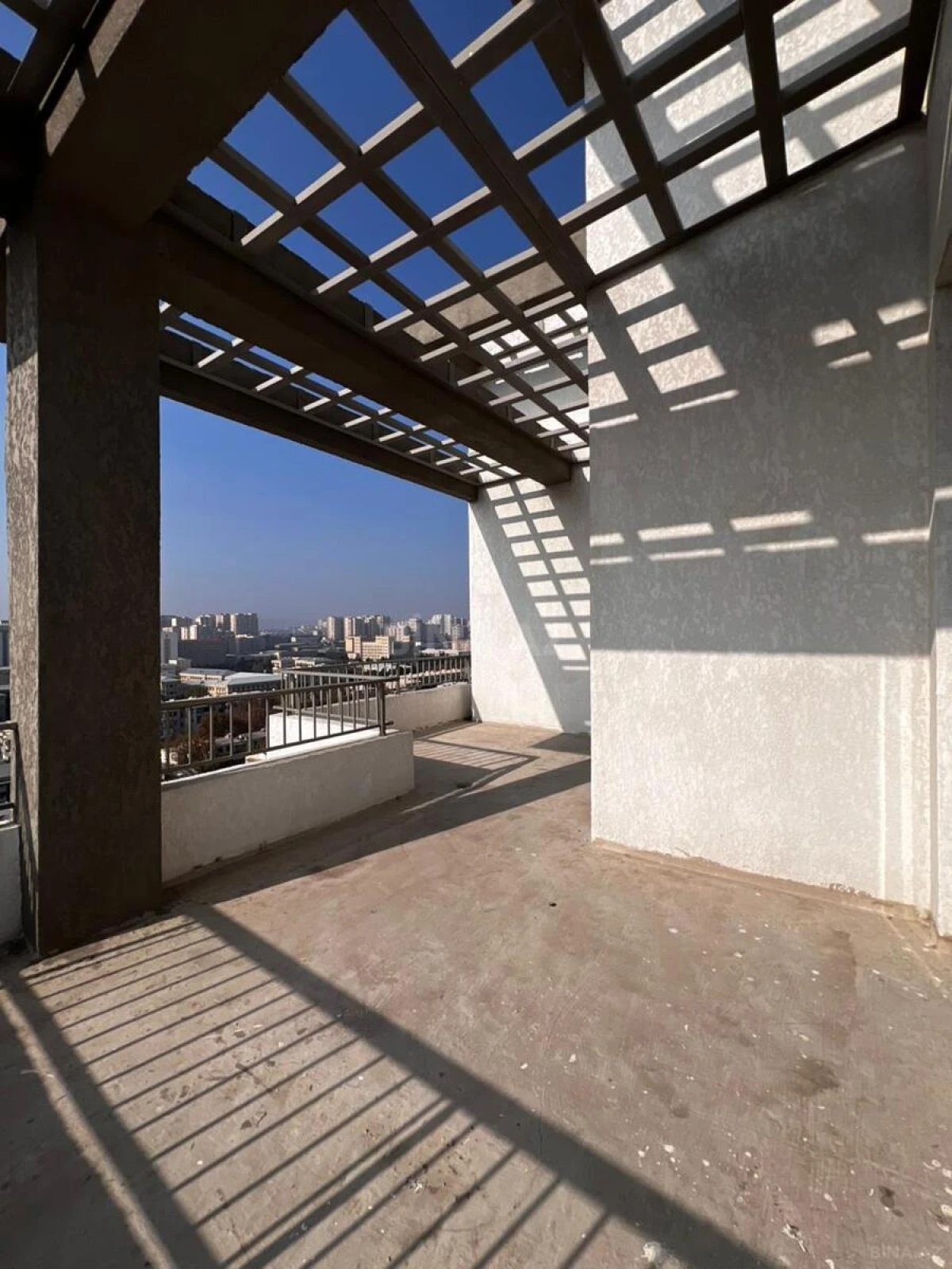 Satılır 5 otaqlı mənzil 280 m²