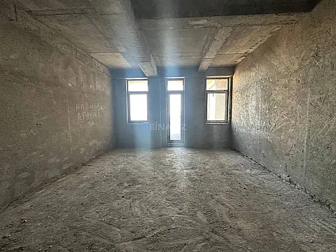 Satılır 3 otaqlı mənzil 137 m²