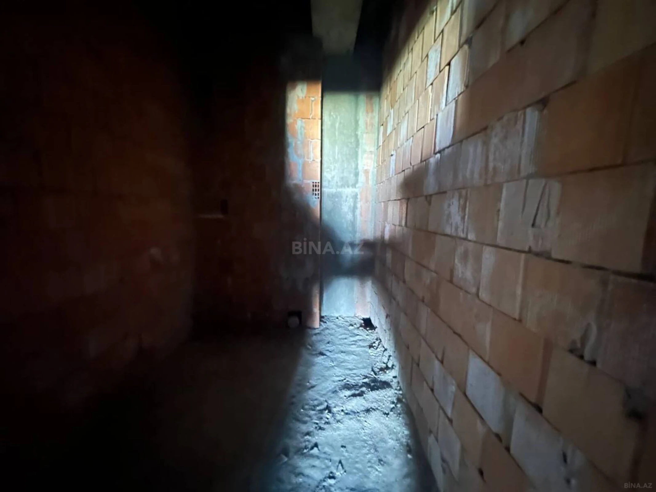 Satılır 3 otaqlı mənzil 137 m²