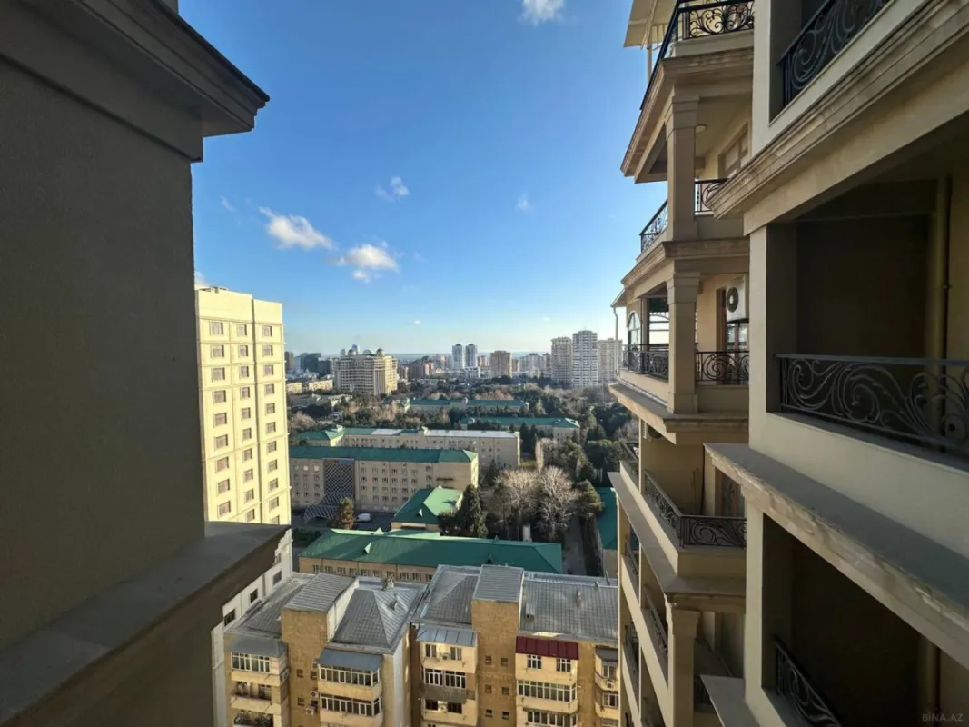 Satılır 3 otaqlı mənzil 137 m²