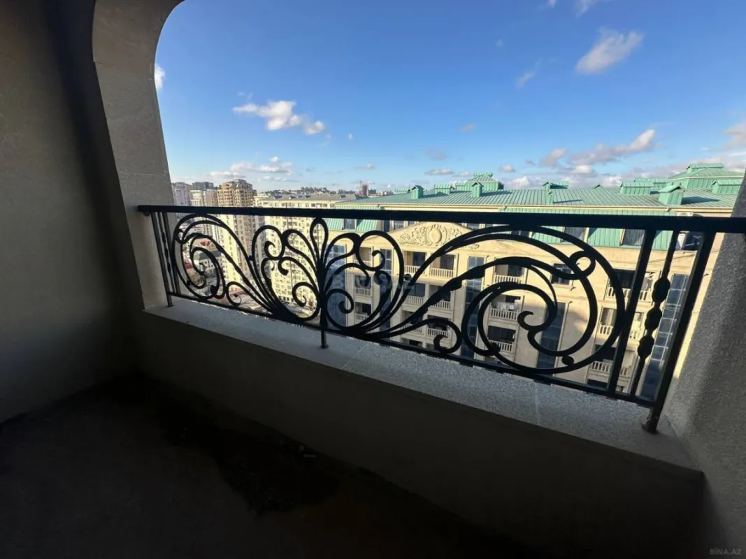 Satılır 3 otaqlı mənzil 137 m²