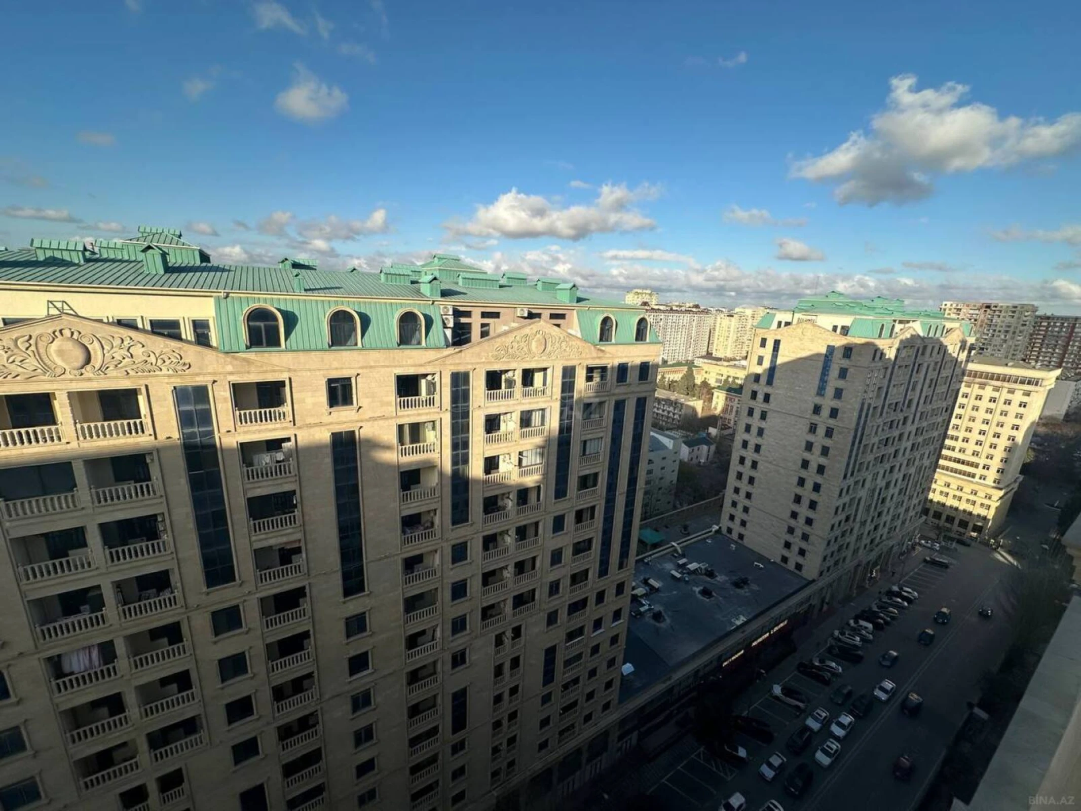 Satılır 3 otaqlı mənzil 137 m²