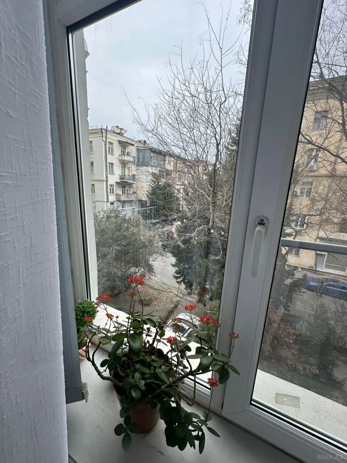 Satılır 2 otaqlı mənzil 68 m²
