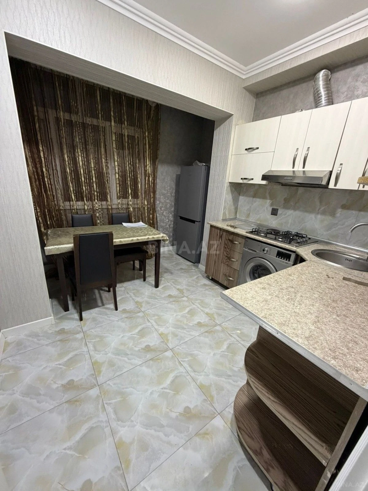 Kirayə verilir 3 otaqlı mənzil 91 m²