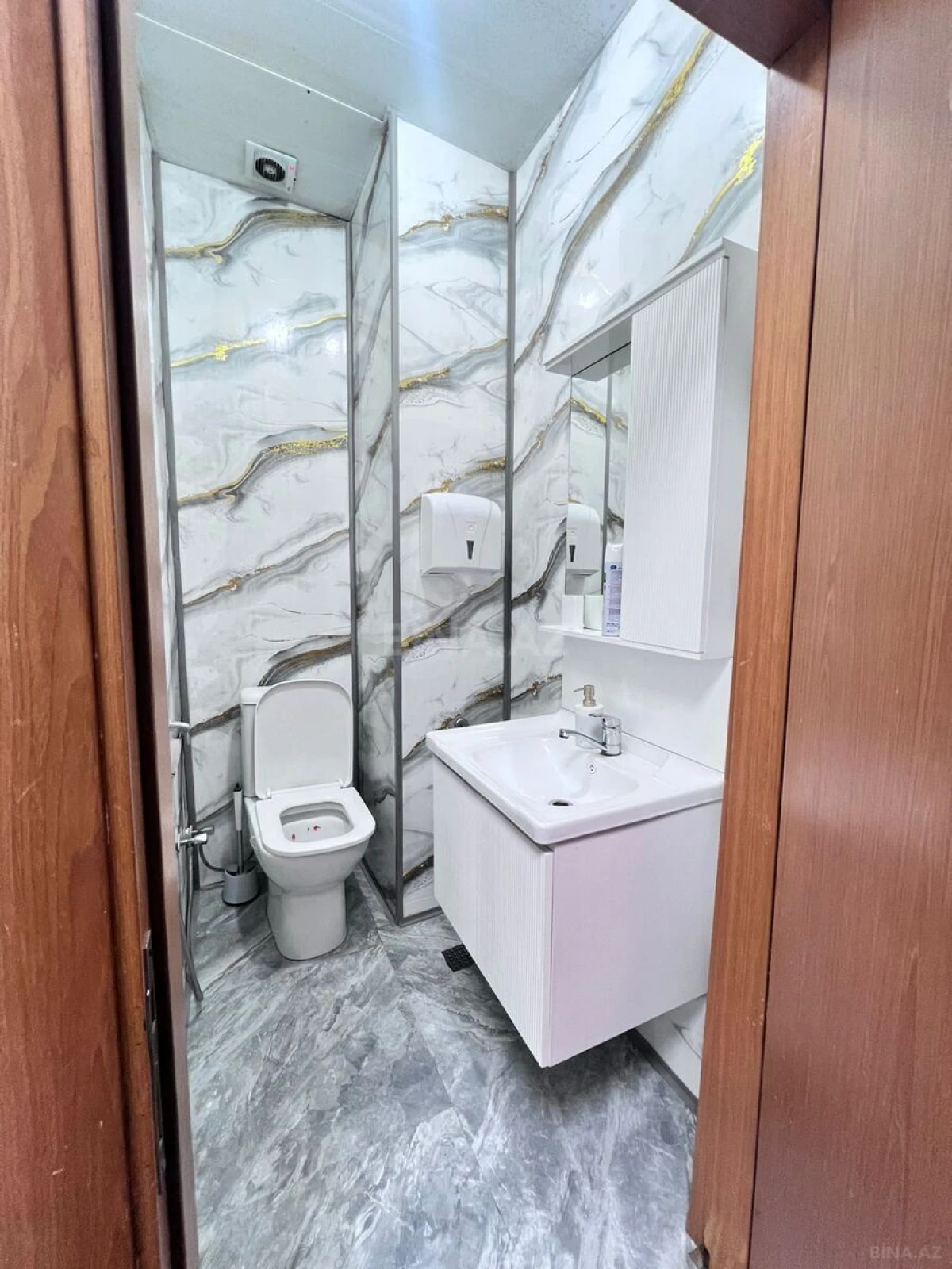 Kirayə verilir 6 otaqlı ofis 131 m²