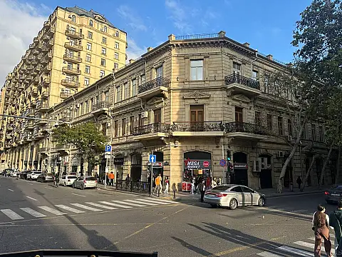 Satılır 3 otaqlı mənzil 120 m² — Bakı, Sahil qəs. 3 otaq 120.00 m²