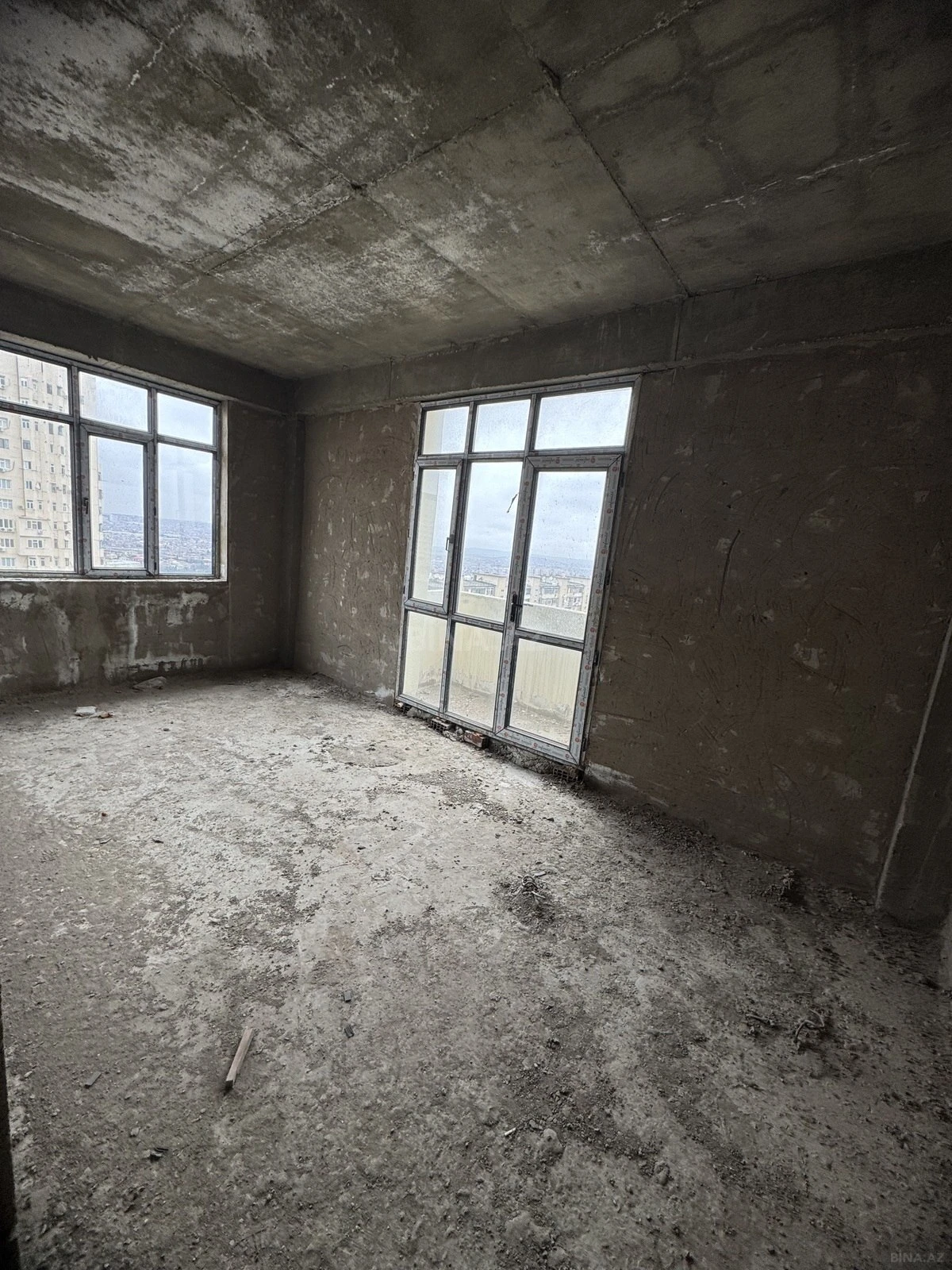 Satılır 2 otaqlı mənzil 85 m²