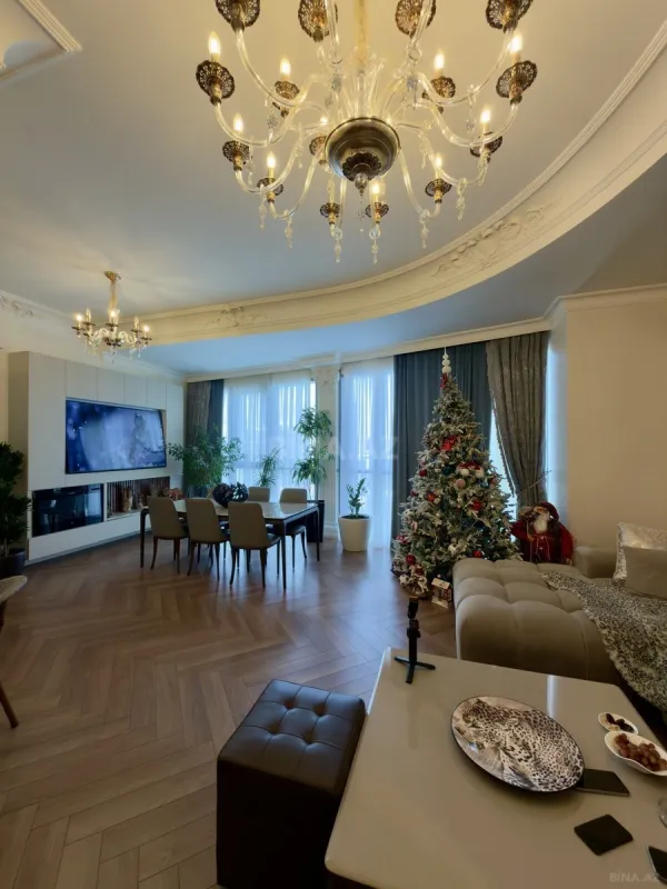 Satılır 3 otaqlı mənzil 165 m²