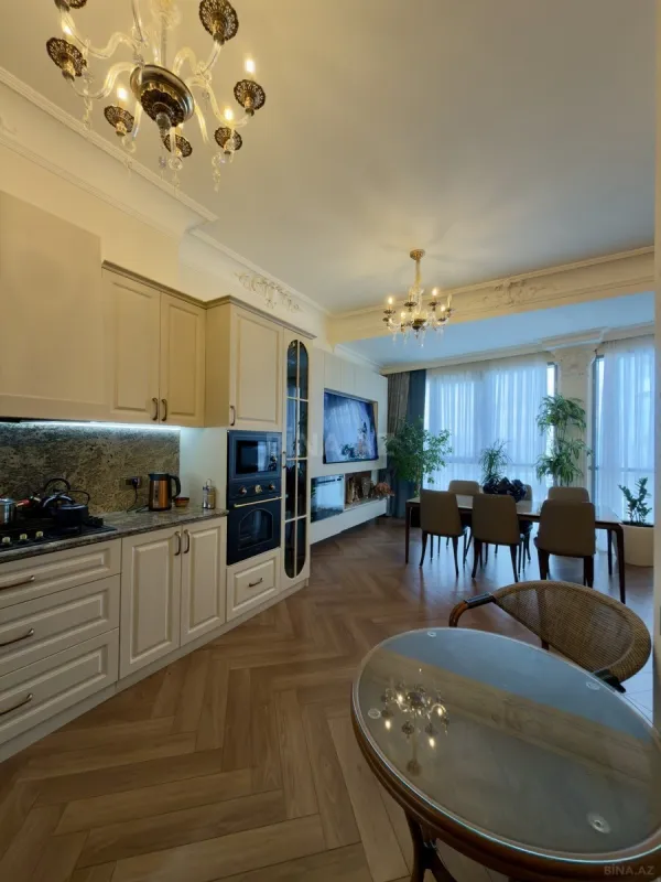 Satılır 3 otaqlı mənzil 165 m²