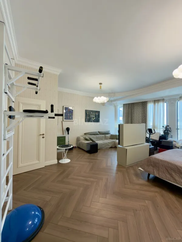 Satılır 3 otaqlı mənzil 165 m²