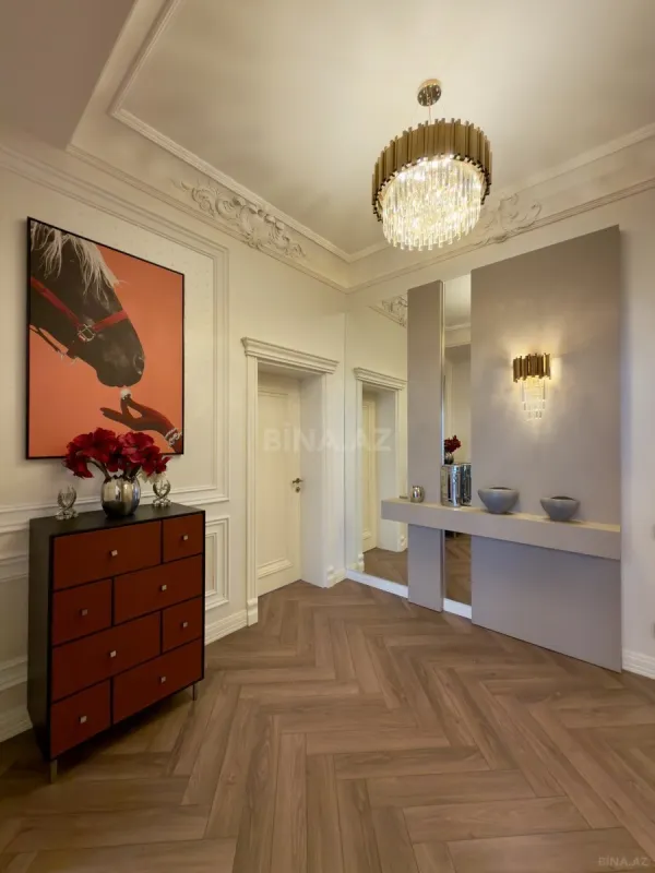 Satılır 3 otaqlı mənzil 165 m²