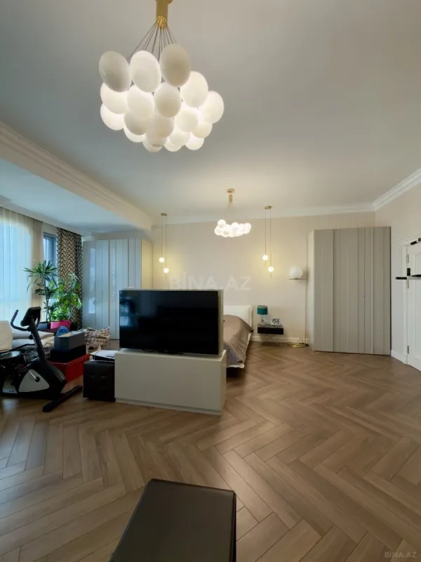 Satılır 3 otaqlı mənzil 165 m²