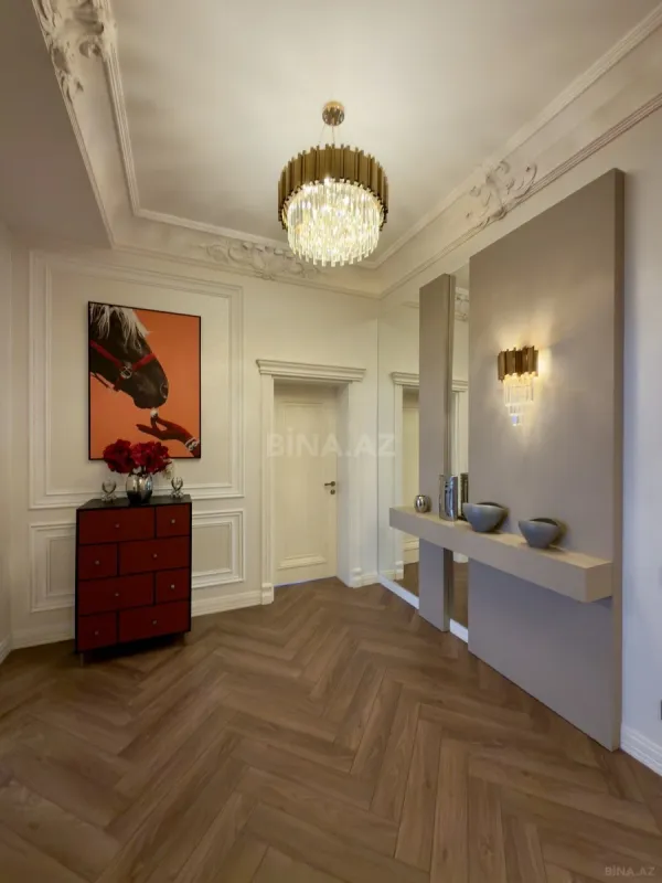 Satılır 3 otaqlı mənzil 165 m²