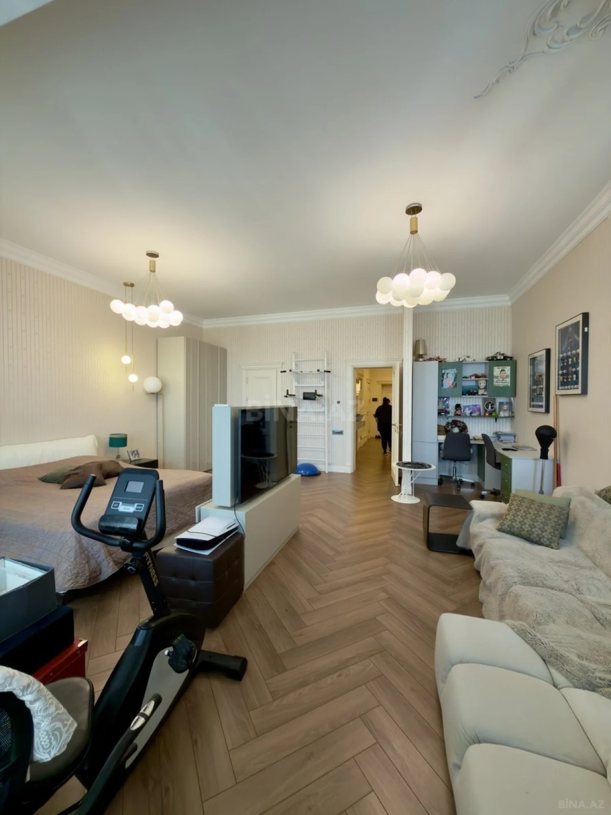 Satılır 3 otaqlı mənzil 165 m²