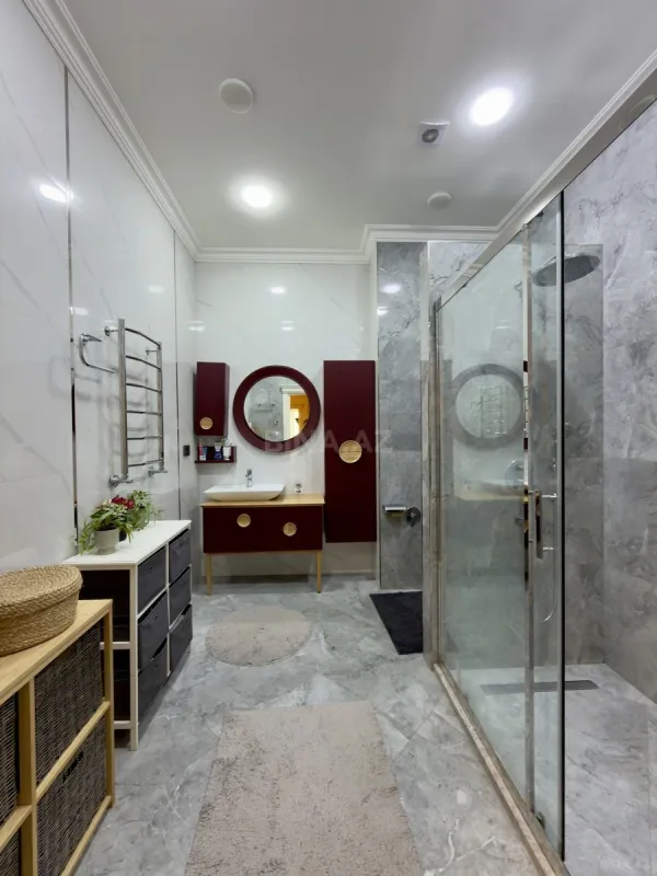 Satılır 3 otaqlı mənzil 165 m²