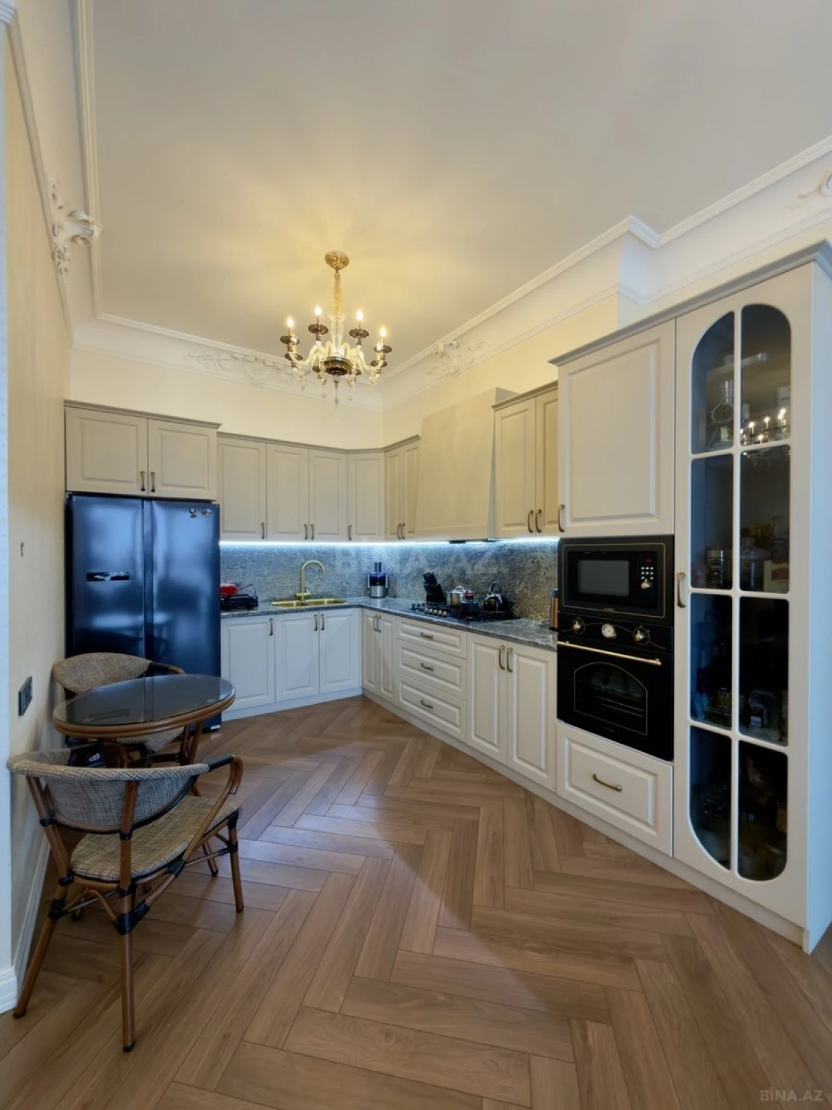 Satılır 3 otaqlı mənzil 165 m²