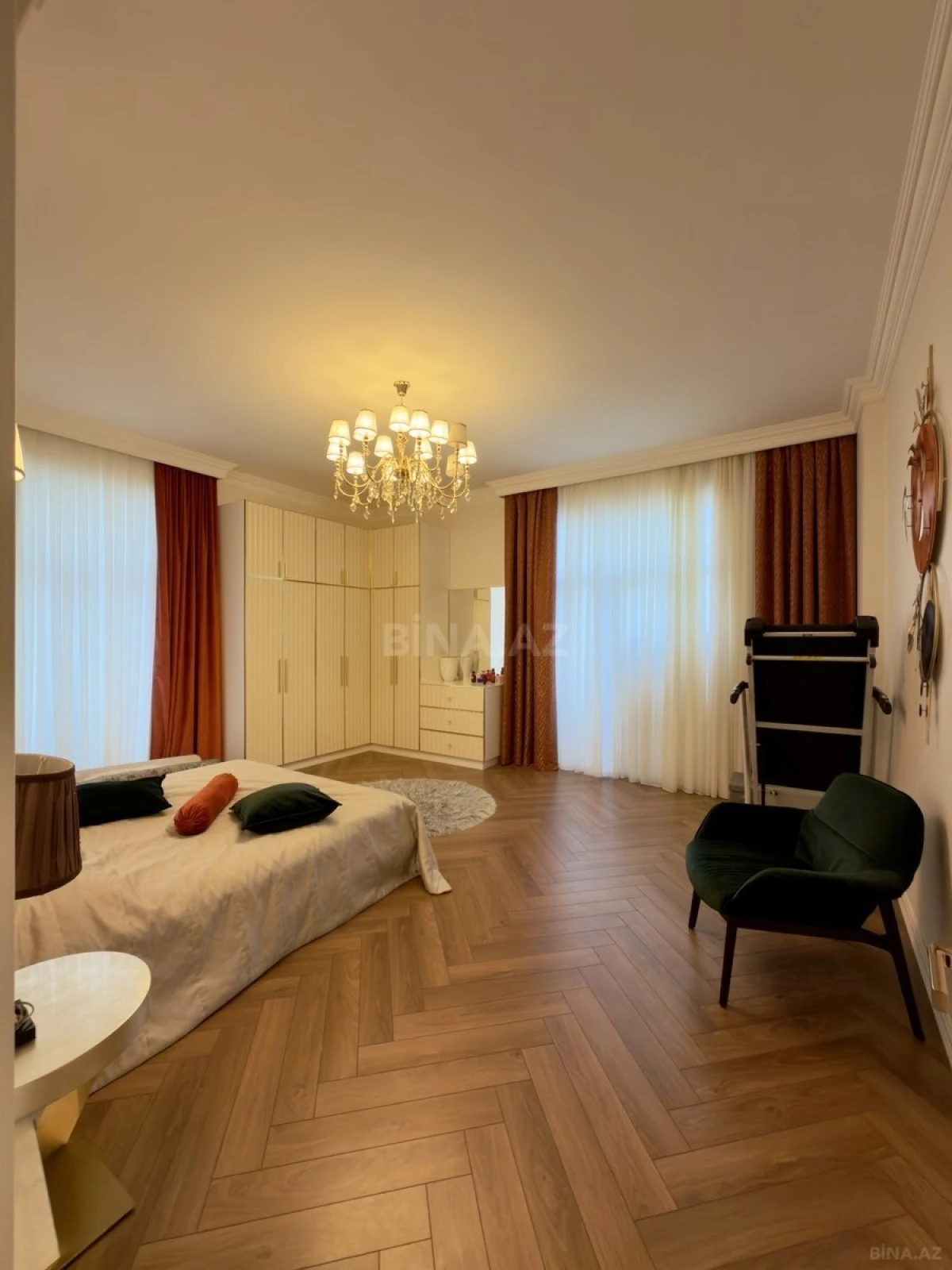 Satılır 3 otaqlı mənzil 165 m²