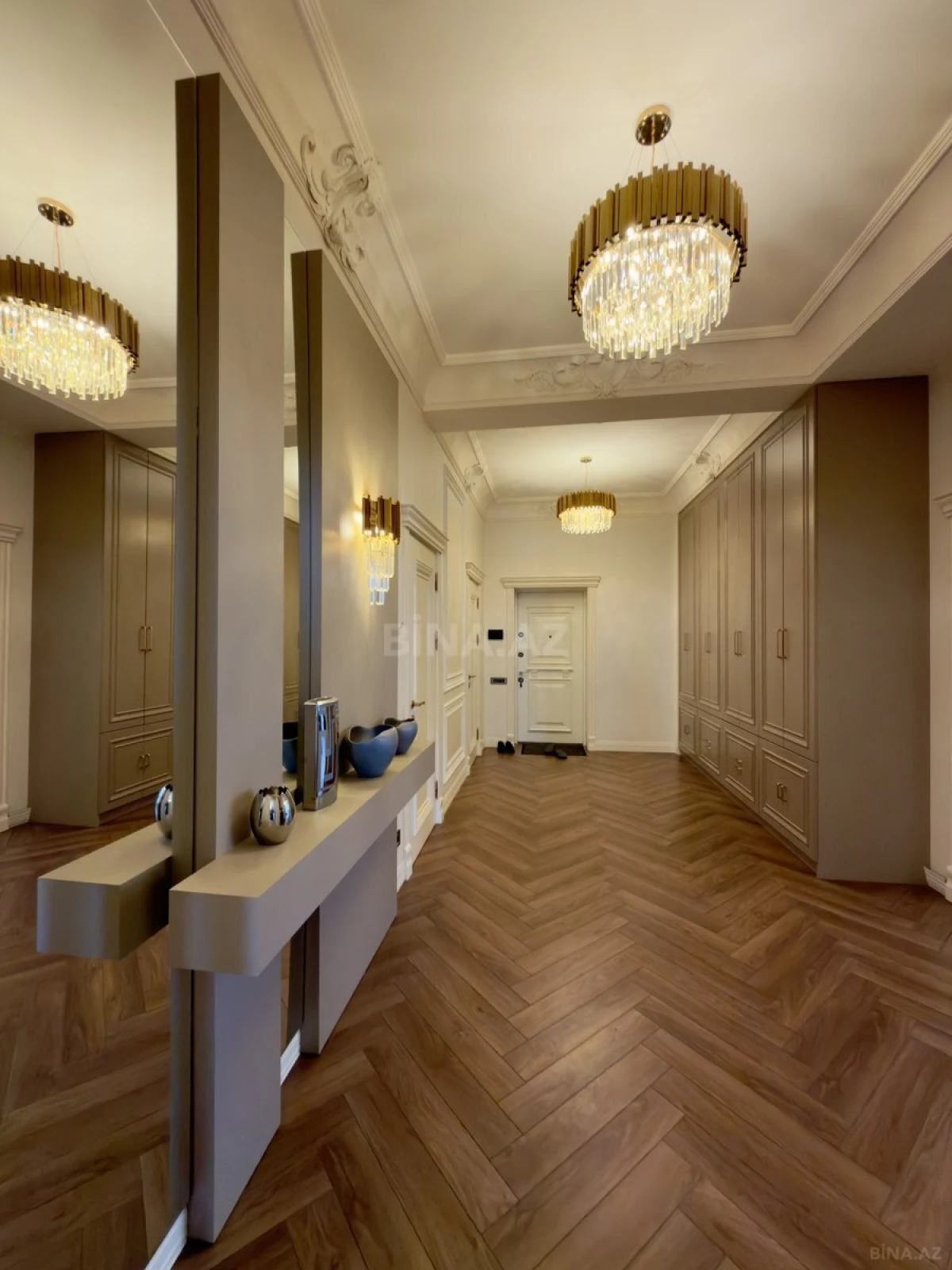 Satılır 3 otaqlı mənzil 165 m²