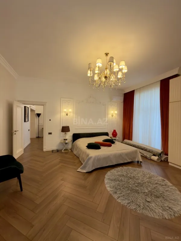 Satılır 3 otaqlı mənzil 165 m²