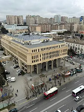 Satılır 3 otaqlı mənzil 153 m²