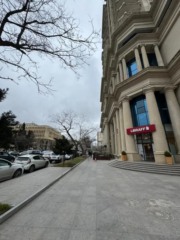 Satılır 3 otaqlı mənzil 153 m²