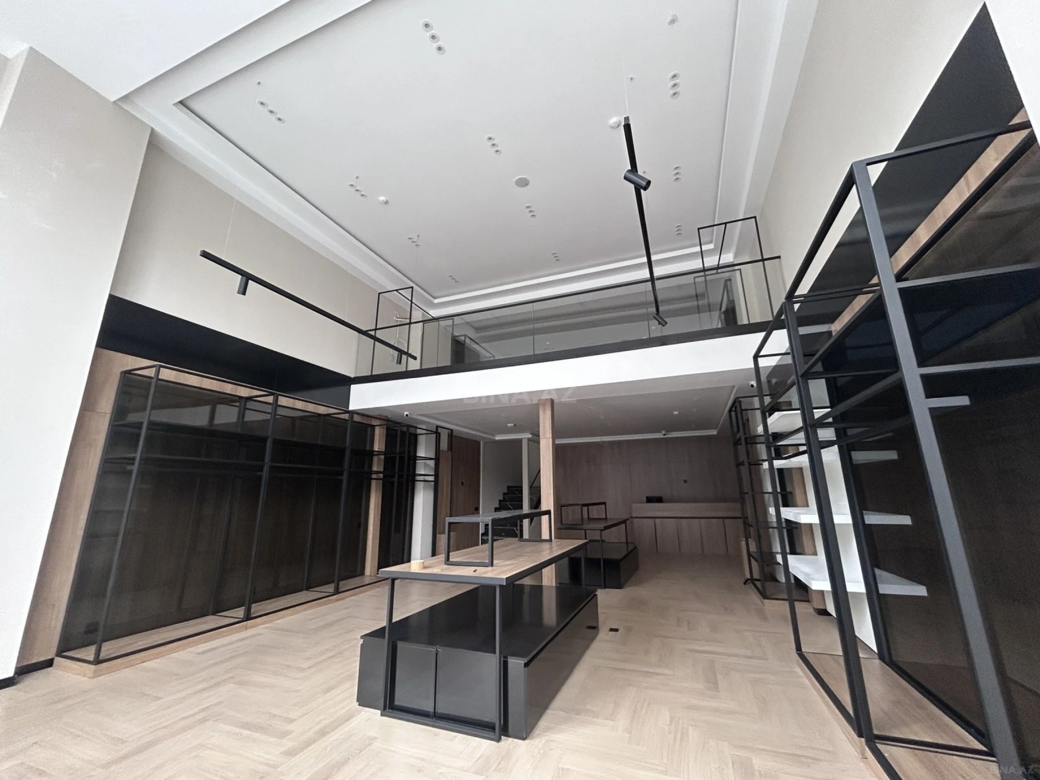 Kirayə verilir obyekt 180 m²