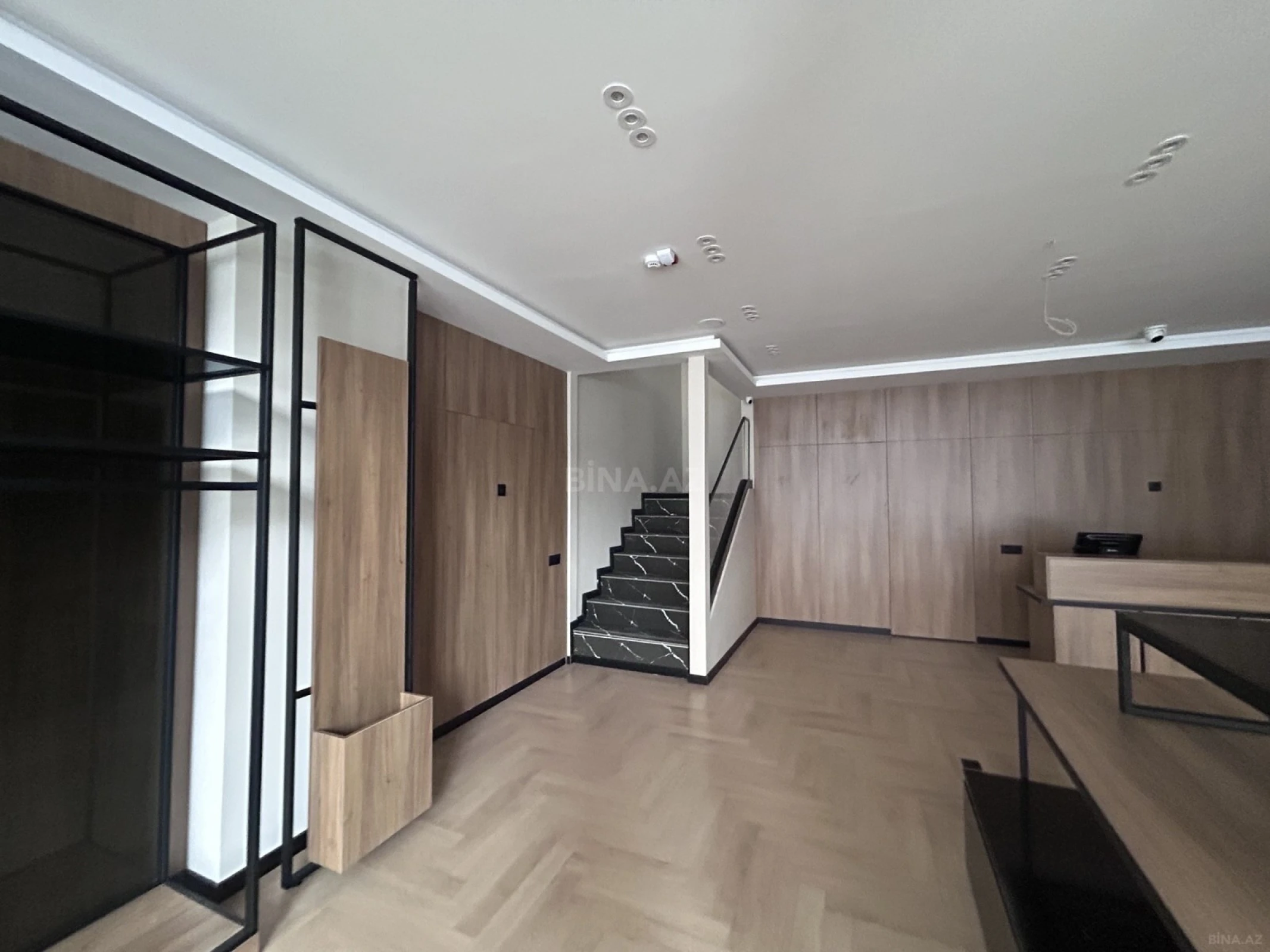 Kirayə verilir obyekt 180 m²