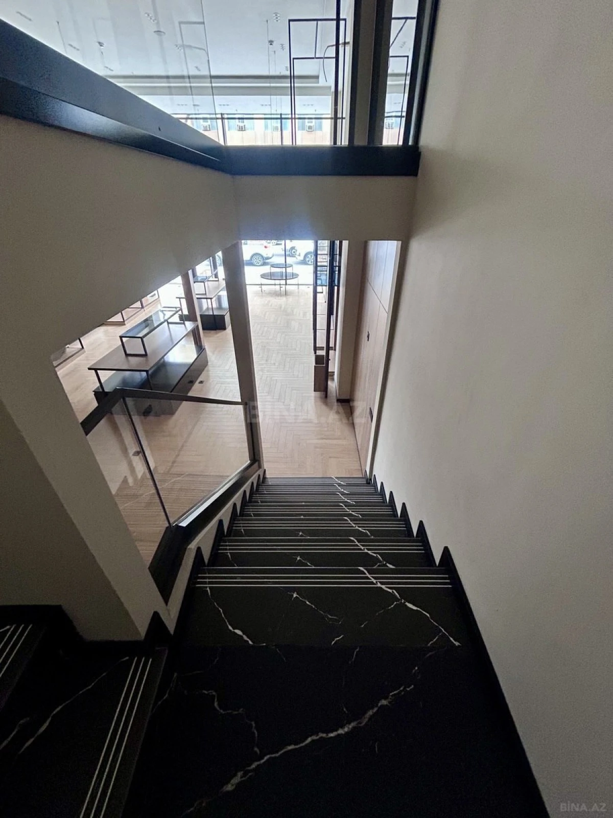 Kirayə verilir obyekt 180 m²