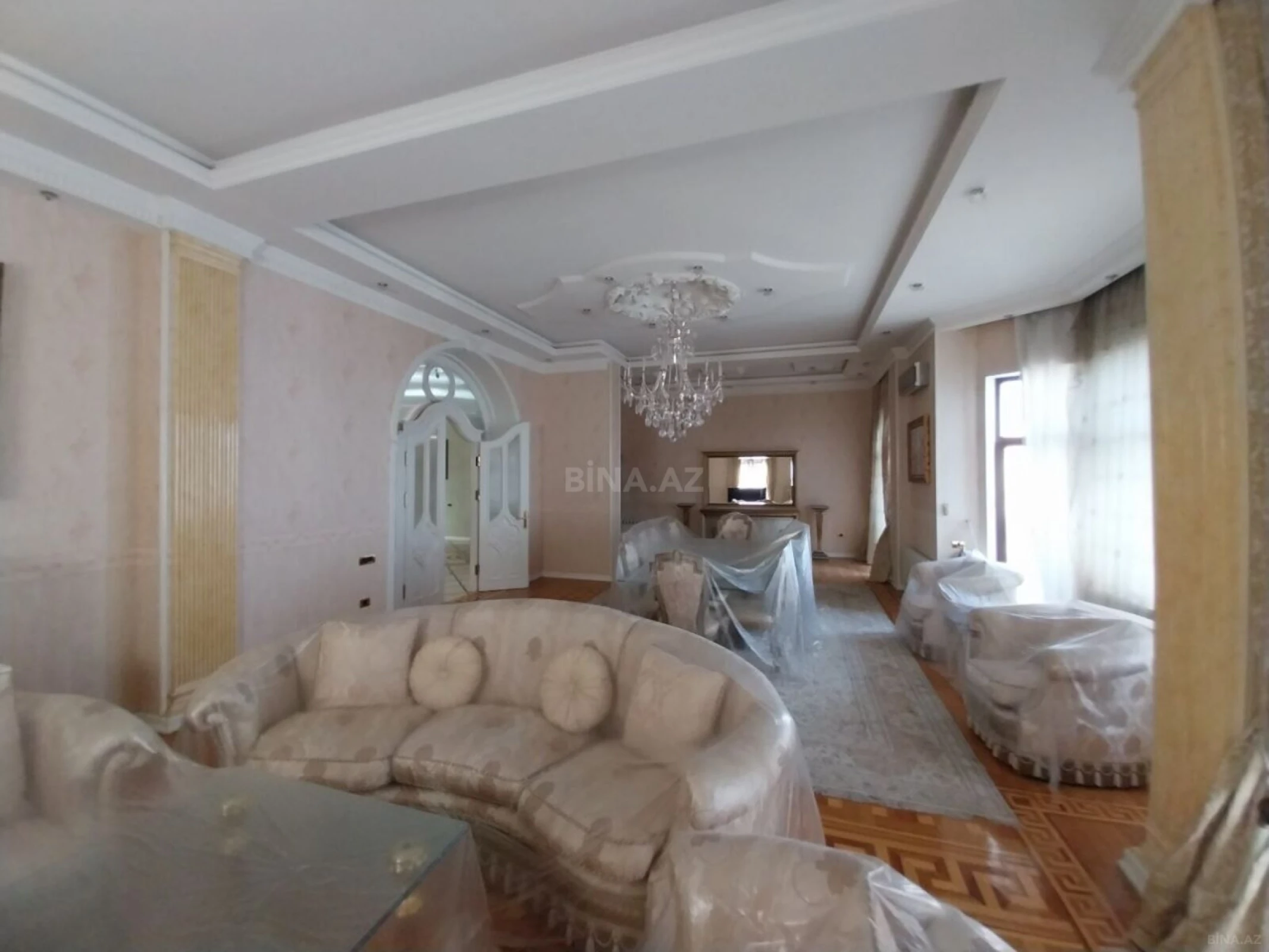 Satılır 5 otaqlı mənzil 550 m²