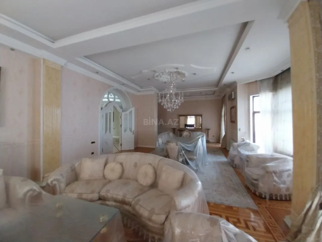 Satılır 5 otaqlı mənzil 550 m²