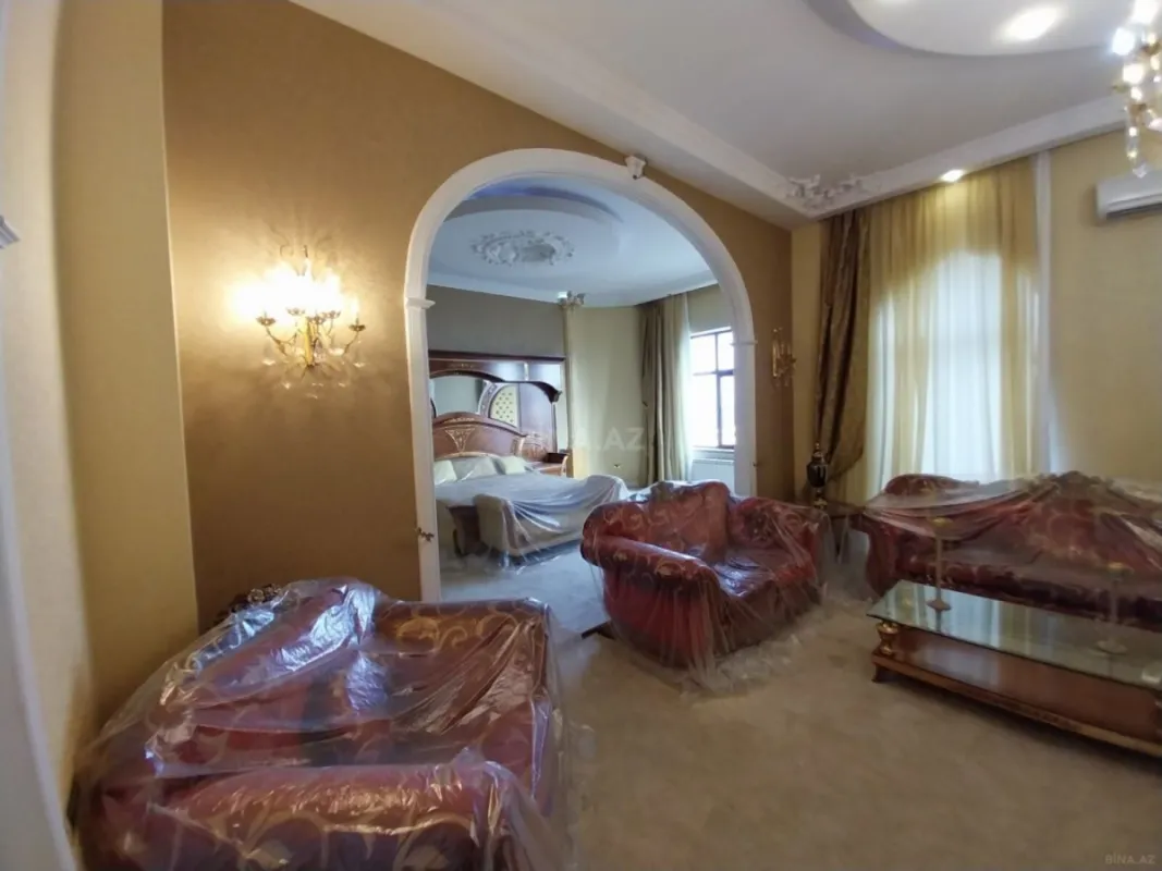 Satılır 5 otaqlı mənzil 550 m²