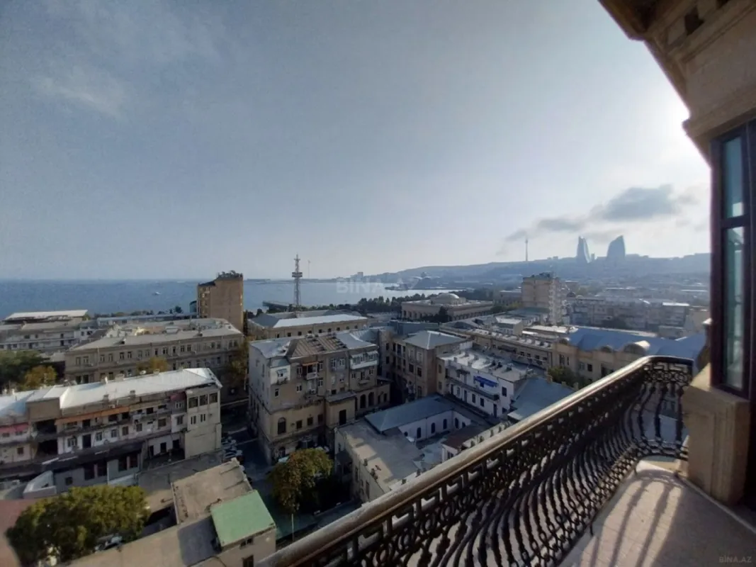 Satılır 5 otaqlı mənzil 550 m²