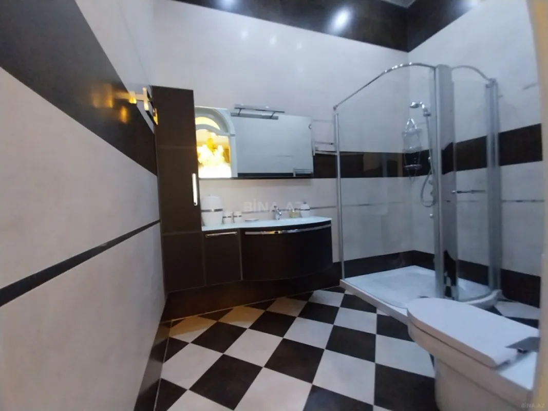 Satılır 5 otaqlı mənzil 550 m²