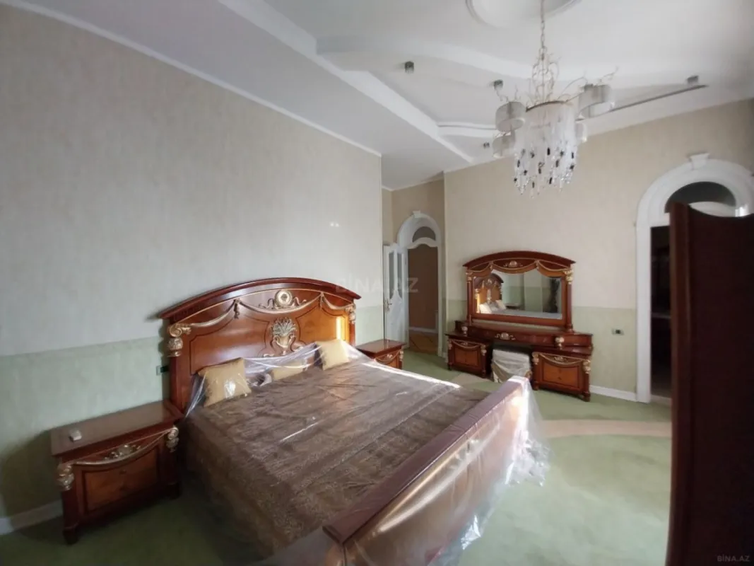 Satılır 5 otaqlı mənzil 550 m²