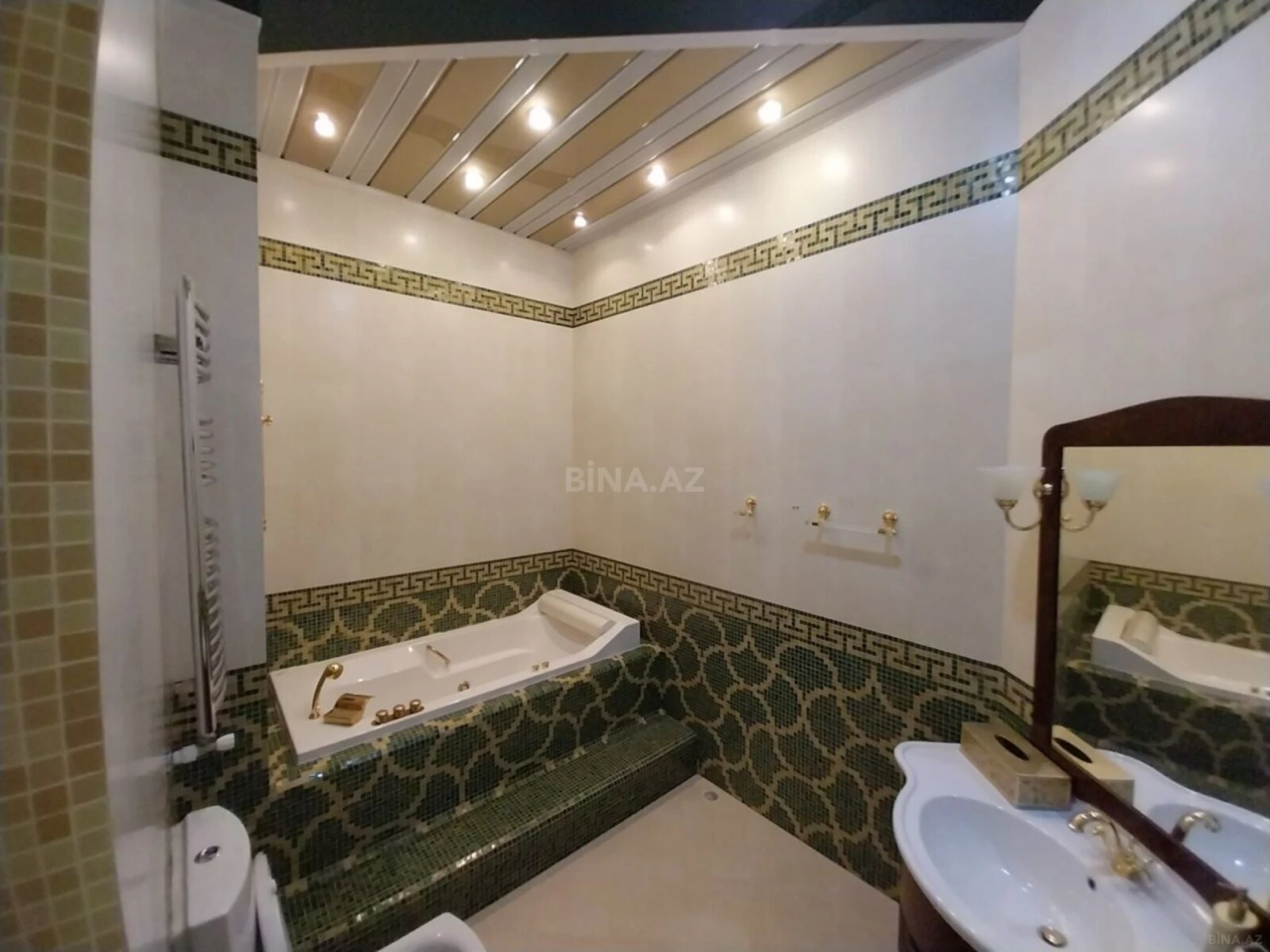 Satılır 5 otaqlı mənzil 550 m²