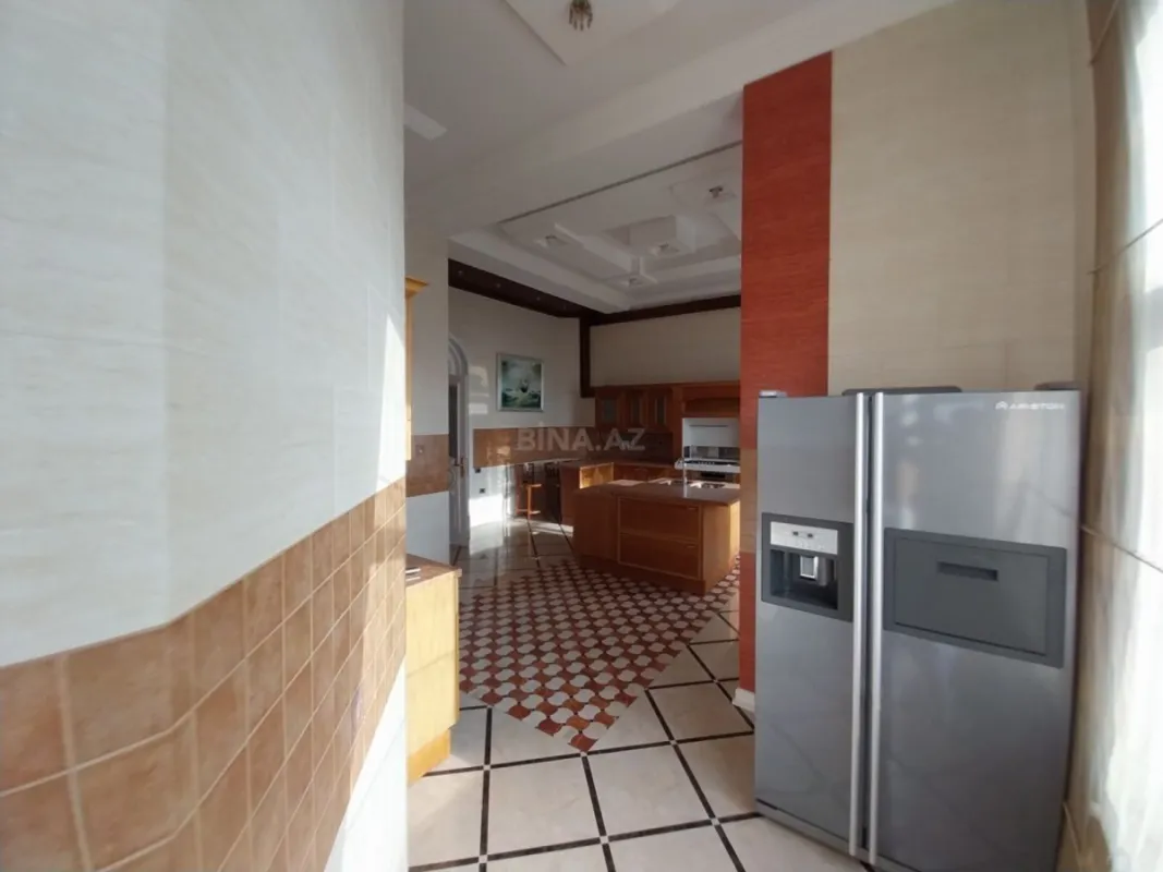 Satılır 5 otaqlı mənzil 550 m²